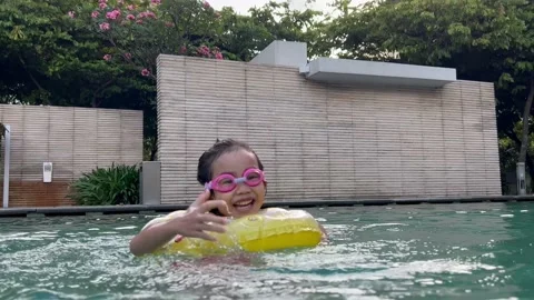 Playing at pool 스톡 동영상 174855176