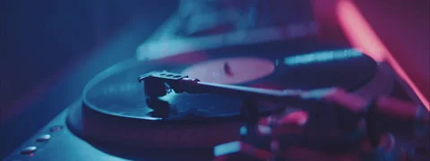 Playing record on professional turntable Stock-Footage 168269917