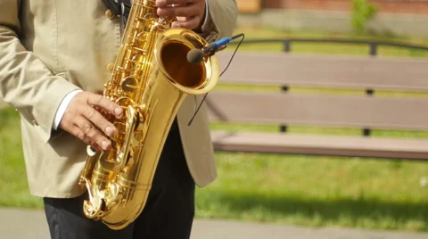 Playing saxophone sunlight 库存影片 60937666