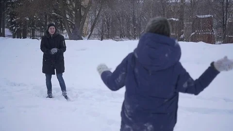 Playing in the snow in the park Видео 72249525