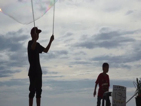 Playing soap bubble Video stock 124831706