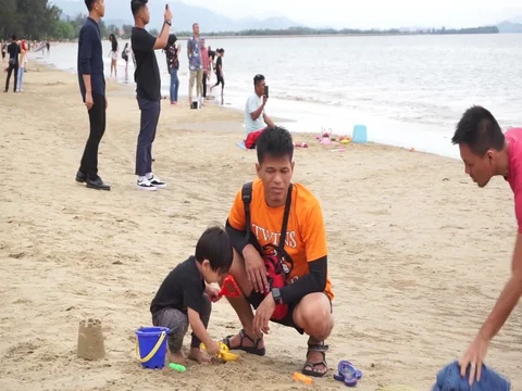 Playing with son Stock Footage 129138371