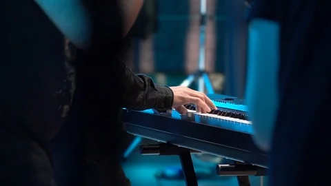 Playing a synthesizer Video stock 111061778
