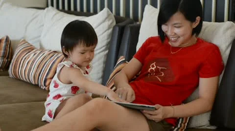 Playing tablet Video stock 21374002