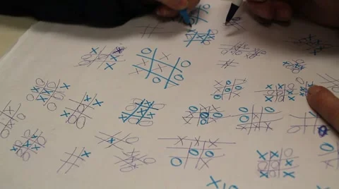 PLAYING TIC TAC TOE 動画素材 1097460