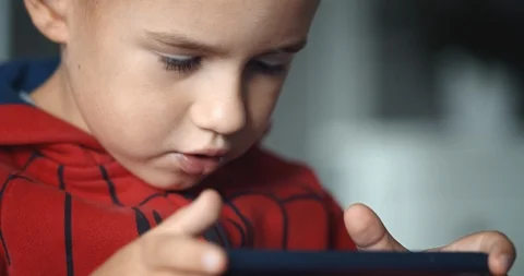 Playing Video game Видео 116595192