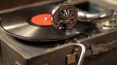 Playing vinyl records on a retro gramophone, potefone Stock Footage
