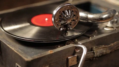 Playing vinyl records on a retro gramophone, potefone Stock Footage