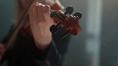 Playing the violin. Close-up of the musician's hands with selective focus. 스톡 동영상 298282236