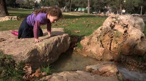 Playing with water Vidéo 20500825