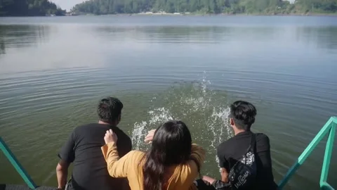 Playing Water in the Pond 스톡 동영상 184370508