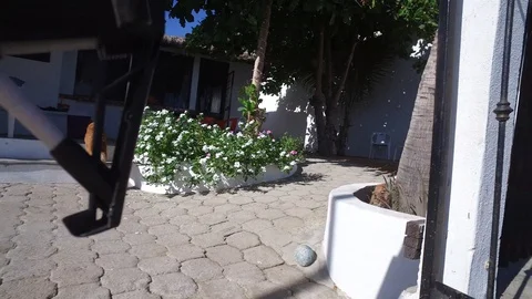 PLAYITA BCS MEXICO-2017: Camera Joining A Simple House Showing Its Entrance 스톡 동영상 129712692