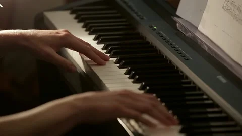 Plays an electronic piano at a wedding Video stock 86602955
