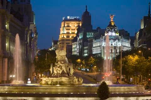 Plaza de Cibeles at night, with Edificio Metropolis and Fuente de Cibeles, Stock Photos