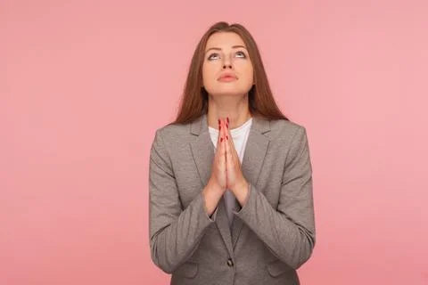 Please, god help! Portrait of imploring young woman in business suit praying, Foto stock