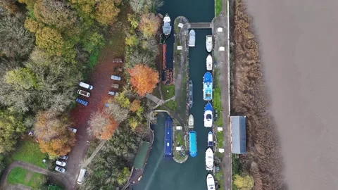 Pleasure craft on Gloucester and Sharpness canal. Adjacent is the River Severn. Stockbeeldmateriaal 293681622