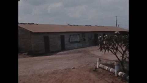 PLEIKU - 1969: Base quarters - Timber barracks huts with sandbagged roofs 库存影片 343934245
