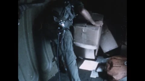 PLEIKU - 1969: Leaflet drop - Crewman with an open carton at the hatch Stockbeeldmateriaal 343934404