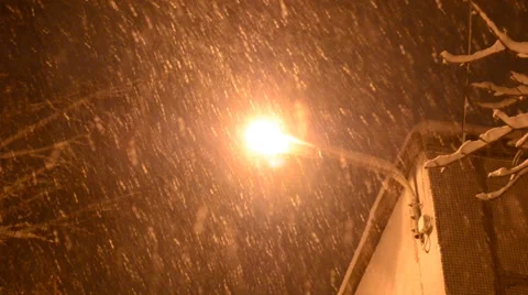 Plentiful Snowfall in Front of Street Light Vídeos de archivo 47164530