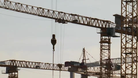 Plenty of cranes working on the mega construction in Saudi Arabia Stockbeeldmateriaal 285325875