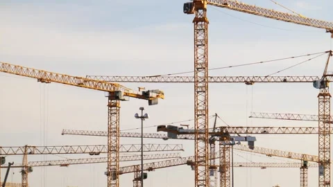 Plenty of cranes working on the mega construction in Saudi Arabia Stockbeeldmateriaal 285326320