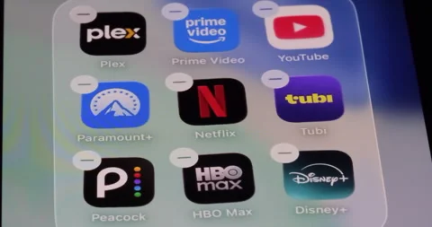 Plex, Prime Video, YouTube, Paramount+, Netflix, Tubi, Peacock, HBO Max, Disney+ Vídeos de archivo 341865443