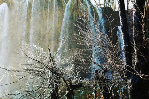 Plitvice waterfall in winter Stockfoto's