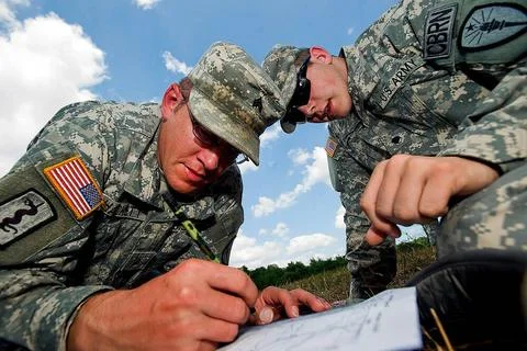 Plotting points on a map together, Lab Technician Sgt. Travis Hackett of L... Fotos de archivo