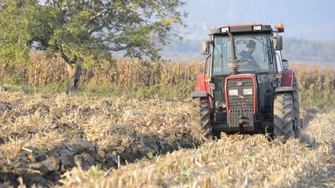 Ploughing the Fields 库存影片 91869522