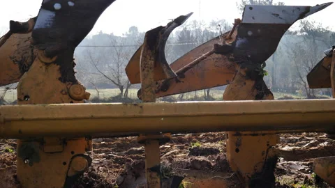 Plow pulled by a tractor Vídeo Stock 149947077