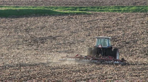 Plowing field Video stock 908132