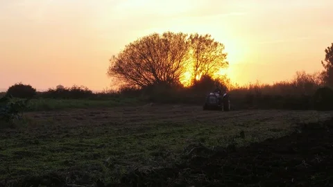 Plowing the field at sunset 動画素材 70256866