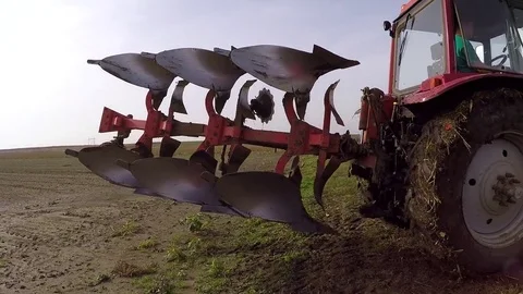 Plowing of paprika field on cloudy fall day. Dolly gimbal video. Stock Footage 84183618