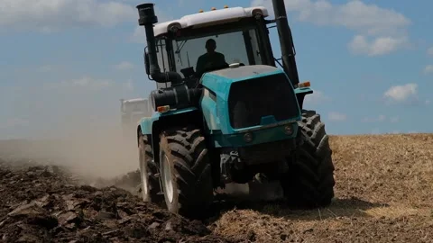 Plowing with a tractor with a plow in the field Video stock 166946549