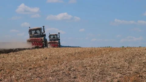 Plowing with a tractor with a plow in the field Video stock 166946612