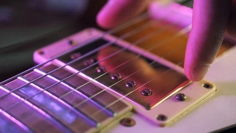 Plucking guitar strings Video stock 119420104