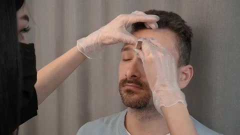 Plucking male eyebrows Stock Footage 148735478