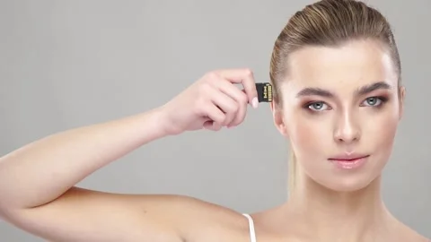 Plug in of artificial inteligence with blonde female Video stock 146597190