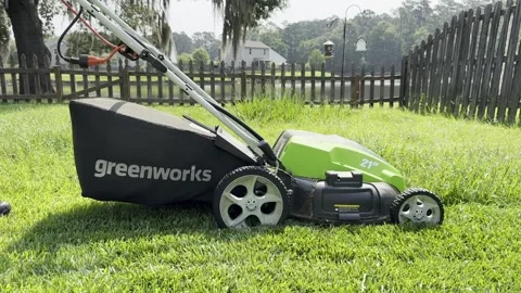 Plug in electric lawn mower Stockbeeldmateriaal 245311898