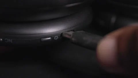 Plug usb c cable to device Video stock 166636471