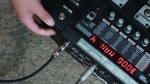 Plugging a cable to console 動画素材 75174099