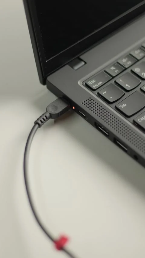 Plugging Charger Cable into Laptop Computer Vídeos de archivo 344144088
