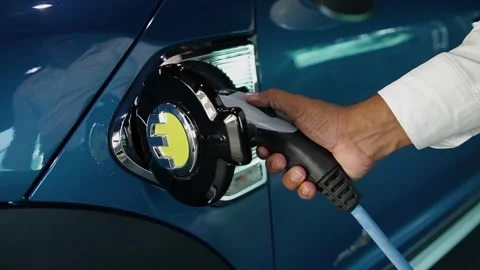 Pluging the charger Video stock 288233114