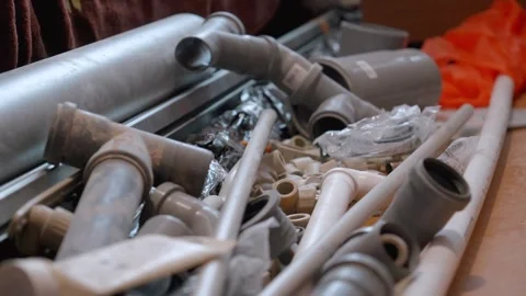 Plumber assembling pvc pipes for water supply system Видео 297465348