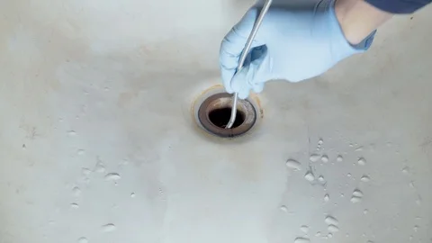 Plumber clean plumber's snake clog in the bath Vídeos de archivo 101483534