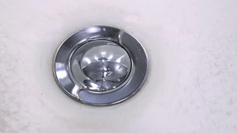 Plumber closing and opening sink drain stopper 库存影片 302540879