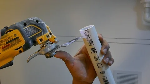 Plumber cuts a PVC pipe1 4K Видео 97014477