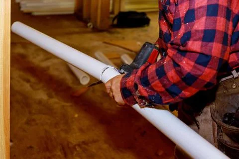 Plumber cutting PVC pipe in the using a jigsaw Foto stock