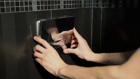 Plumber installs button 스톡 동영상 120418284