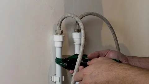 Plumber trims pipes Video stock 139355057